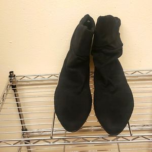 Women boots, the original Arizona Jean Company,color black, suede, size 7/2